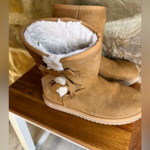 Koolaburra by UGG Chestnut Suede Women’s Lined Winter Mini Boots Size 7